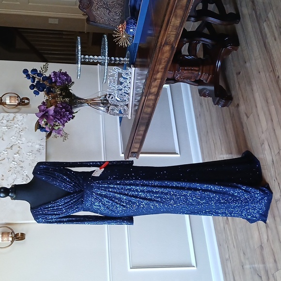 New Mac Duggal Embellished Midnight  Long Sleeves Gown. Size 4 - Picture 13 of 17